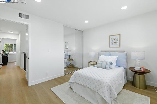 739 Aries Ln, Foster City CA: https://media.crmls.org/mediaz/bd65cc1f-8fac-4be5-a881-3af2f108f716.jpg