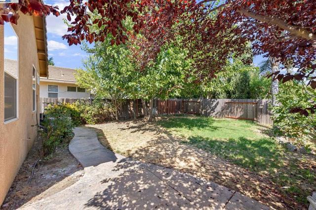 4 Mistyvale Ct, Sacramento CA: https://media.crmls.org/mediaz/bd65dd65-98f8-4ef6-9f7a-96c07ea17ed3.jpg