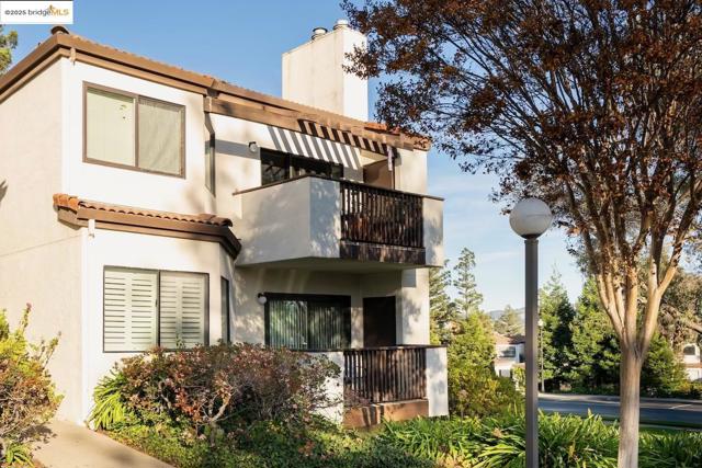 21071 Gary Dr, Hayward CA: https://media.crmls.org/mediaz/bd661a7a-e902-4aac-a8d1-58d1f66b4341.jpg