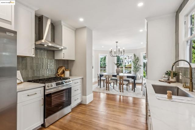 725 Carlston Ave, Oakland CA: https://media.crmls.org/mediaz/bd667b16-d30e-4e83-9bd4-63d81b30eabb.jpg