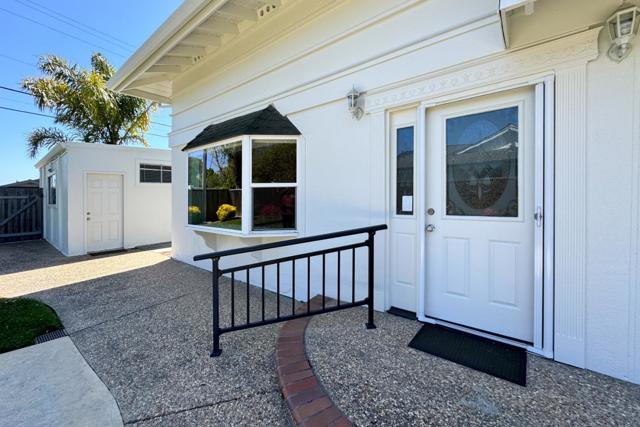 576 Sims Road, Santa Cruz CA: https://media.crmls.org/mediaz/bd676f92-ccfd-4c6d-956a-a3eee529b78d.jpg