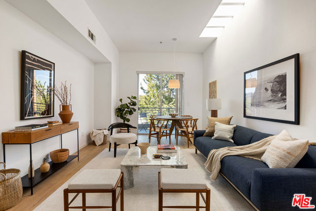 4180 Fair Avenue, Studio City CA: https://media.crmls.org/mediaz/bd67c48b-5ab1-454c-8bb8-a1b60d542122.jpg