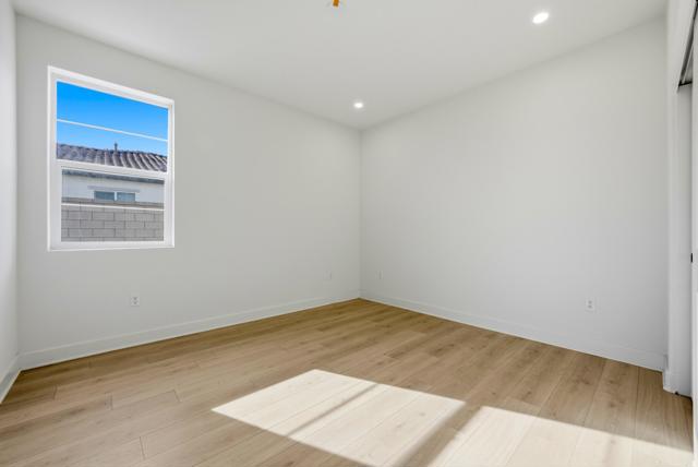 Image 23 of 40 For 58293 Coral View Way