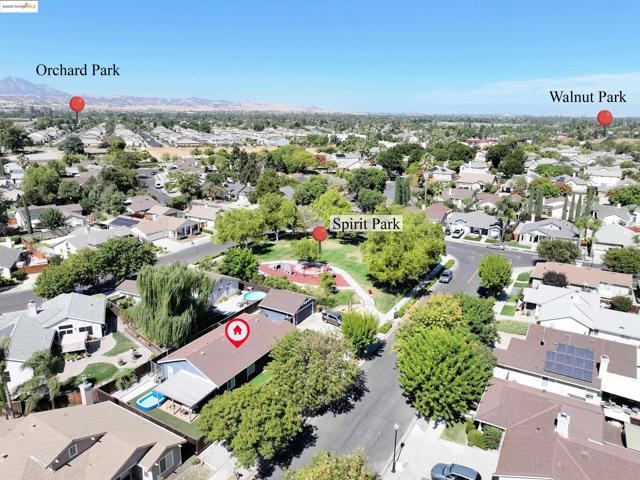 3061 Browning Ct, Brentwood CA: https://media.crmls.org/mediaz/bd680313-5101-4e9e-b9bc-4c8124e9e698.jpg