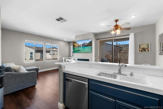 10860 Ivy Hill Dr, San Diego CA: https://media.crmls.org/mediaz/bd68767c-545f-484d-a971-c148d281814c.jpg