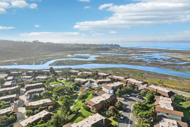 2422 Caminito Ocean Cv, Cardiff by the Sea CA: https://media.crmls.org/mediaz/bd6891f7-6b43-46c4-87ee-a55b532d1094.jpg