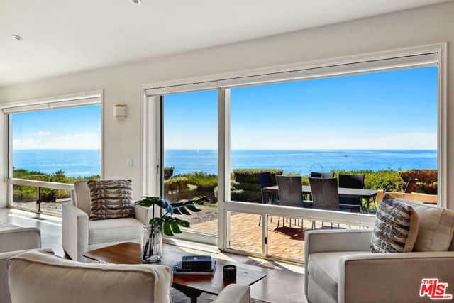 29821 Pacific Coast Highway, Malibu CA: https://media.crmls.org/mediaz/bd692225-2e30-42c9-9870-1ada3eee56b9.jpg