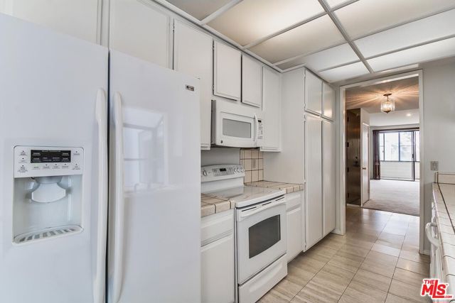 311 Bora Bora Way, Marina del Rey CA: https://media.crmls.org/mediaz/bd6a35a2-7ff7-44dd-9756-8826f9f5e158.jpg