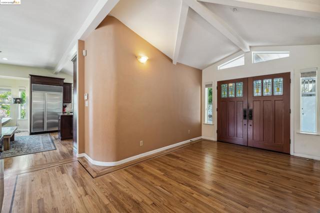 2335 Tunnel Rd, Oakland CA: https://media.crmls.org/mediaz/bd6a3f14-43a9-49c3-aed8-f9f4506adef2.jpg