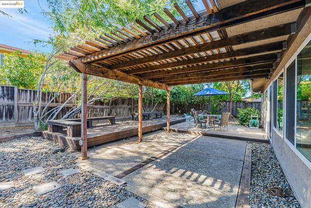 4414 Willow Glen Ct, Concord CA: https://media.crmls.org/mediaz/bd6a5488-08de-407b-8491-55b02334efdf.jpg