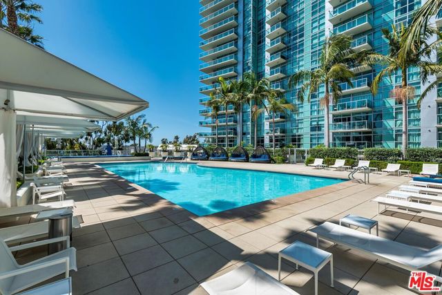 13700 MARINA POINTE Drive, Marina del Rey CA: https://media.crmls.org/mediaz/bd6a927c-a1ea-4d99-8213-0f616df92039.jpg