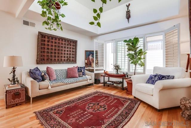 7560 Eads Ave, La Jolla CA: https://media.crmls.org/mediaz/bd6acbcf-aae1-4c99-8451-5b888e4595e0.jpg