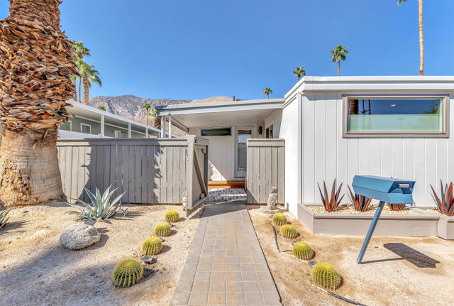 69 Nile Street, Palm Springs CA: https://media.crmls.org/mediaz/bd6ade42-0e99-4bec-a405-f2c22ab7bf6c.jpg