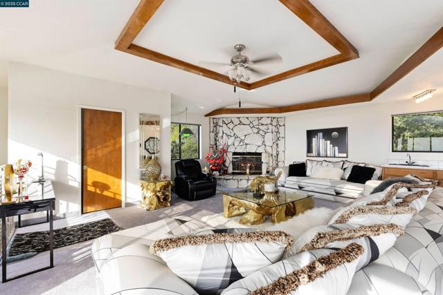 716 Gelston Pl, El Cerrito CA: https://media.crmls.org/mediaz/bd6b1b6f-ec29-44be-a773-2937dc2e41d2.jpg