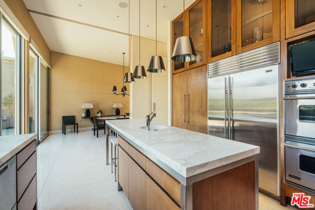 1470 CARLA, Beverly Hills CA: https://media.crmls.org/mediaz/bd6b35f2-e718-4972-931f-5a3b3f34c3ef.jpg