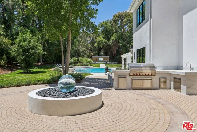4261 Temma Court, Calabasas CA: https://media.crmls.org/mediaz/bd6bfa1f-6e39-4003-a121-3148696f38f0.jpg