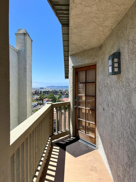 2235 Linwood St, San Diego CA: https://media.crmls.org/mediaz/bd6c372b-fcbe-4979-b07f-0ab60df5fb3f.jpg