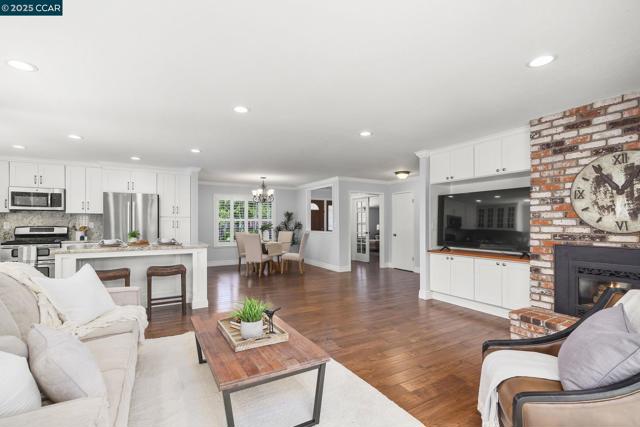 1140 Jamie Dr, Concord CA: https://media.crmls.org/mediaz/bd6cb44e-4dfa-4b32-9311-86d53718c94c.jpg