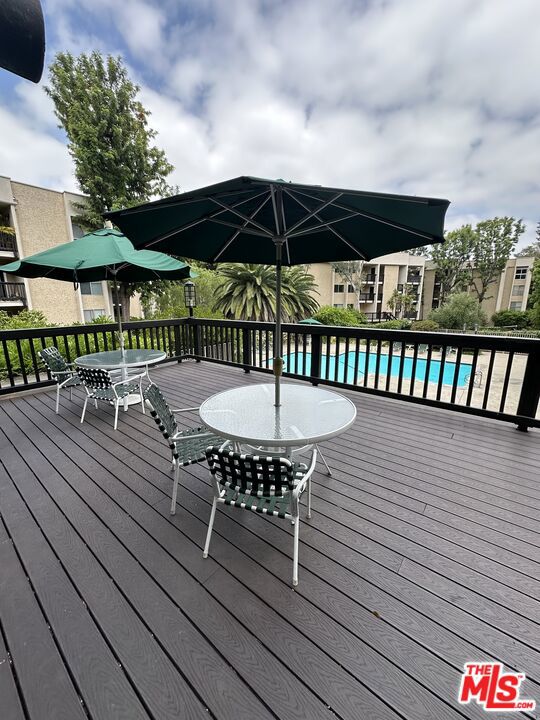 8316 Raintree Circle, Culver City CA: https://media.crmls.org/mediaz/bd6d46d4-fba7-41e6-ad53-640589f217ed.jpg