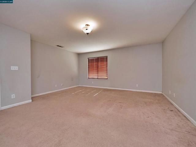 2035 Pasado Avenue, Manteca CA: https://media.crmls.org/mediaz/bd6da45d-ef58-42ed-8992-7973e29cc69c.jpg