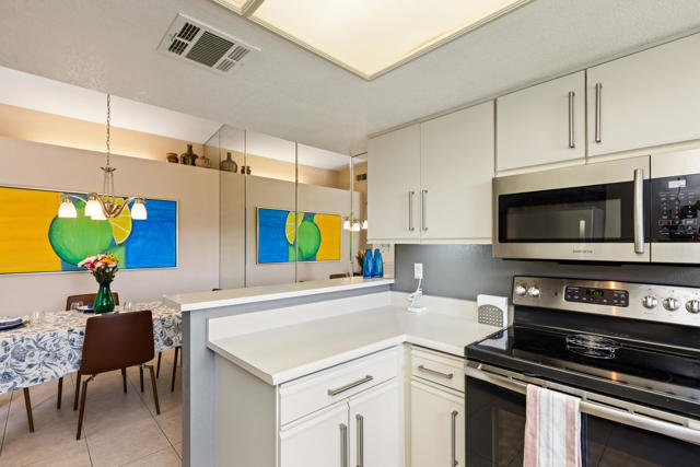 500 S Farrell Drive, Palm Springs CA: https://media.crmls.org/mediaz/bd6db4f8-c749-48ef-8697-c642a30e87a7.jpg