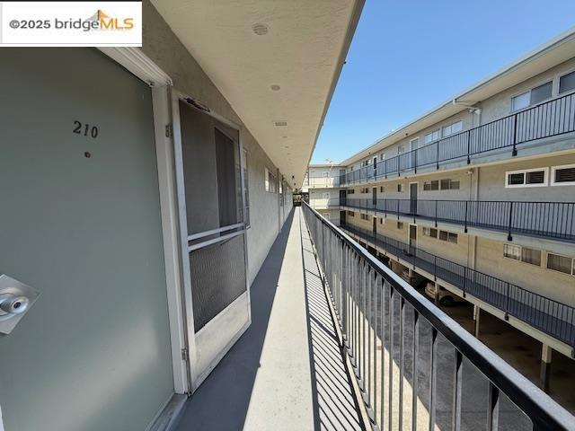 3877 Howe St, Oakland CA: https://media.crmls.org/mediaz/bd6dbbfb-d17f-4655-82ce-3444747f9d3e.jpg