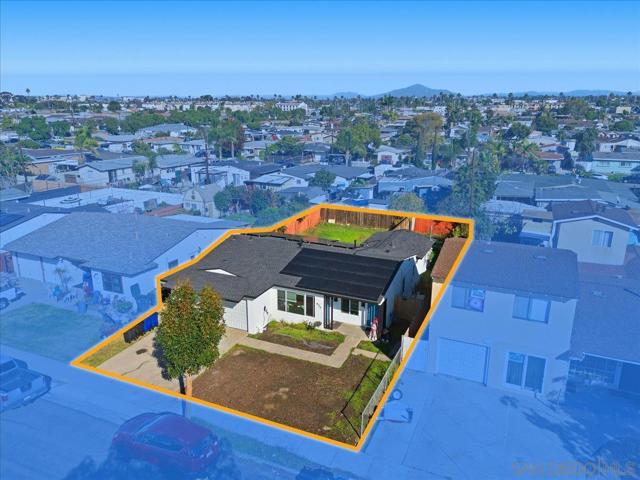835 Colorado Ave, Chula Vista CA: https://media.crmls.org/mediaz/bd6dc486-cdb2-475e-92a5-22c679ec2bb6.jpg