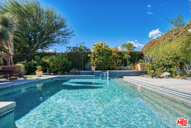 6 Rocky Lane, Rancho Mirage CA: https://media.crmls.org/mediaz/bd6e31f8-1cba-4044-a5c5-6d69d3487003.jpg