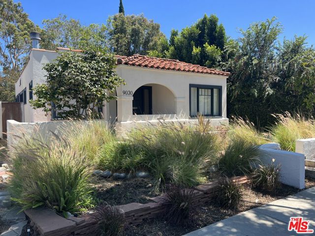9030 Carson Street, Culver City CA: https://media.crmls.org/mediaz/bd6e32c5-3888-4109-816e-449bdf54e7db.jpg