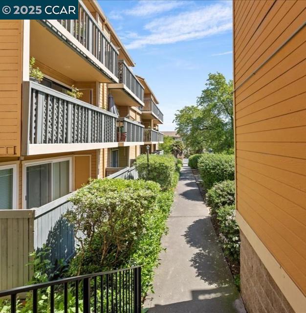 13700 San Pablo Ave, San Pablo CA: https://media.crmls.org/mediaz/bd6e5086-ee4f-4b49-8f9c-f8e3f909c5dd.jpg