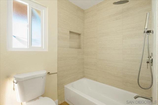 9559 Chestnut St, Spring Valley CA: https://media.crmls.org/mediaz/bd6e6521-2567-4699-bc0b-a9d4493dc1e2.jpg