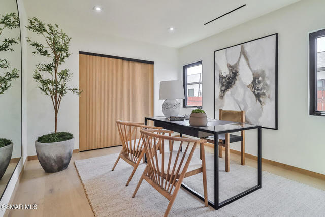 514 W Washington Boulevard, Pasadena CA: https://media.crmls.org/mediaz/bd6eaffa-0880-415b-a62b-c35299fb577f.jpg
