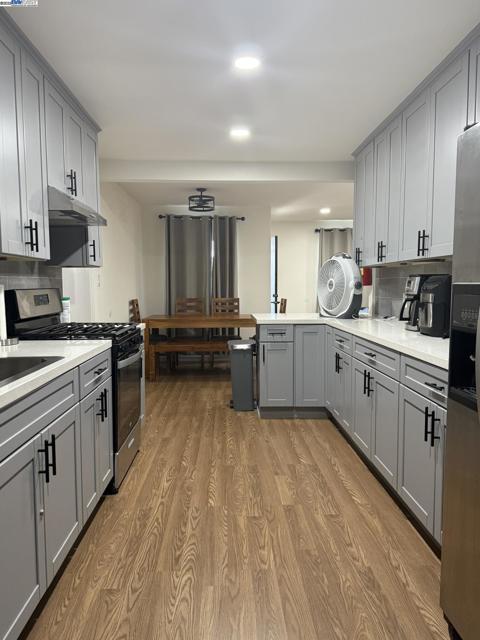 224 E Tennessee St, Fairfield CA: https://media.crmls.org/mediaz/bd6fc5f3-b601-46be-9cc0-29d5dbc7803a.jpg