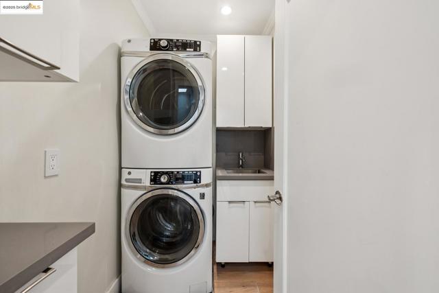 1537 Revere AVE, San Francisco CA: https://media.crmls.org/mediaz/bd6fd674-d30b-4b99-a812-4657ccd3006e.jpg