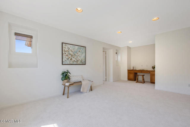 3034 Heavenly Ridge Street, Thousand Oaks CA: https://media.crmls.org/mediaz/bd6ffed0-2526-42ce-b515-c9c58bf5018e.jpg
