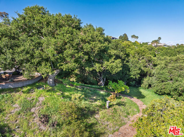 98 Loma Media Road, Santa Barbara CA: https://media.crmls.org/mediaz/bd7003c5-3330-4f07-8ea1-3b070aea75f5.jpg