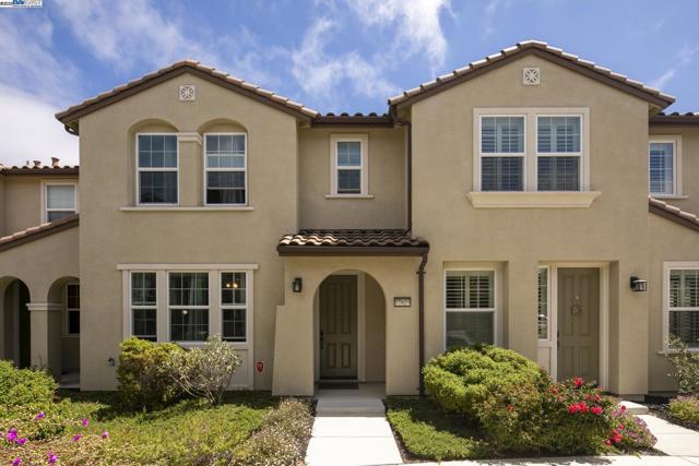 17819 Banks Street, Marina CA: https://media.crmls.org/mediaz/bd70175f-9e8d-43cb-a4df-7dee79b60818.jpg