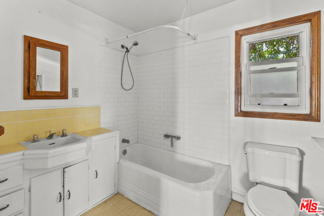 1344 N Parish Place, Burbank CA: https://media.crmls.org/mediaz/bd704ebd-0e8a-414a-ac29-16075e7fc478.jpg