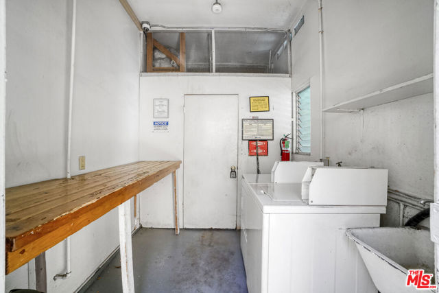 8231 De Longpre Avenue, West Hollywood CA: https://media.crmls.org/mediaz/bd7160eb-5faa-434c-9e72-444ecdf1134a.jpg