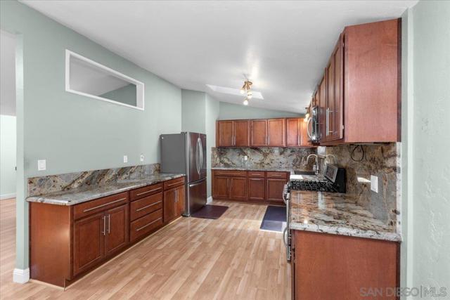 9522 Fairbanks, San Diego CA: https://media.crmls.org/mediaz/bd717891-6825-4011-b6db-655e831803c2.jpg