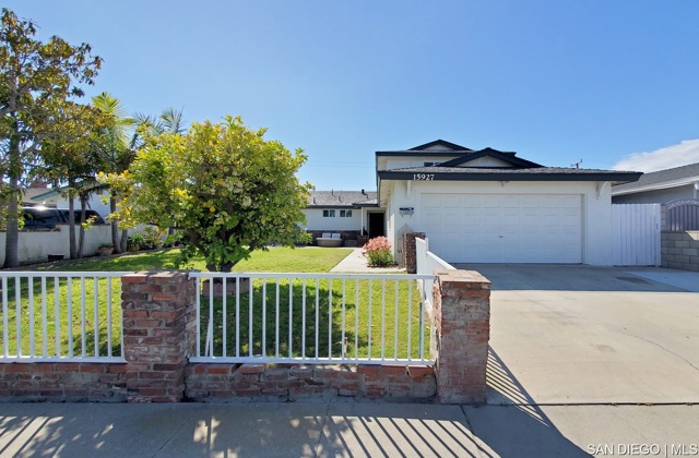 15927 Los Reyes Street, Fountain Valley CA: https://media.crmls.org/mediaz/bd7191b0-b5d0-42a7-bb16-6ef90663f5b5.jpg