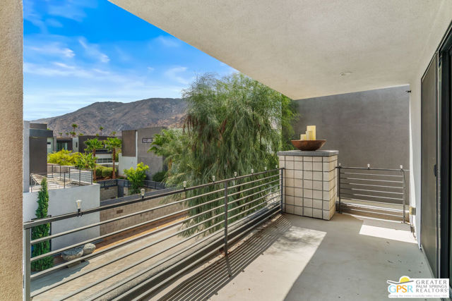 482 Paragon Loop, Palm Springs CA: https://media.crmls.org/mediaz/bd71abef-c47b-4bef-ba18-ac60b6c0522e.jpg