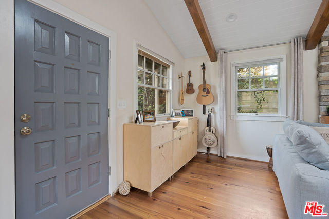 2439 Glyndon Avenue, Venice CA: https://media.crmls.org/mediaz/bd721935-ba57-44ae-8635-ab27dbdc1e47.jpg