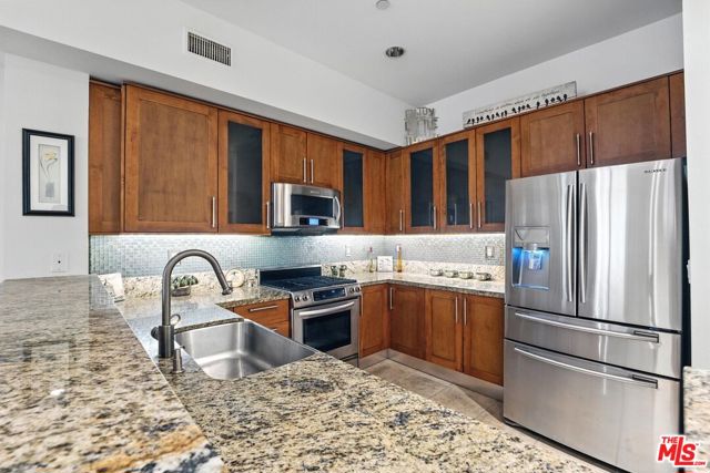 2020 Holly Drive, Los Angeles CA: https://media.crmls.org/mediaz/bd7265c4-6d90-43ae-b4b1-1f47b9de641f.jpg