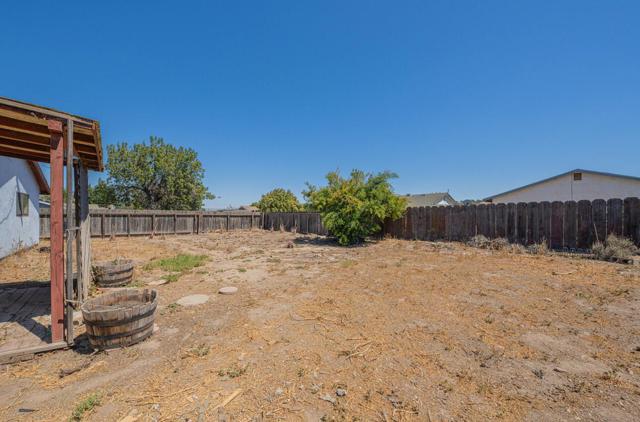 45130 Crown Avenue, King City CA: https://media.crmls.org/mediaz/bd72f79e-76a2-4be1-8015-188a1aef61da.jpg