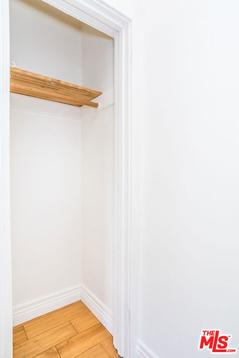https://media.crmls.org/mediaz/bd7376cc-d06f-454e-9baa-d558afb4d5f1.jpg?preset=X-Large