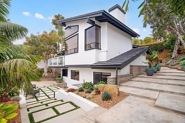 2127 Heather Ln, Del Mar CA: https://media.crmls.org/mediaz/bd737c94-3f2a-4e12-983b-f8d972b7c75a.jpg