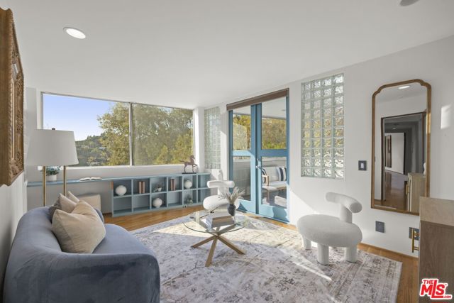 2980 Hollyridge Drive, Los Angeles CA: https://media.crmls.org/mediaz/bd7452eb-2c77-4074-9d62-ced597f568a9.jpg