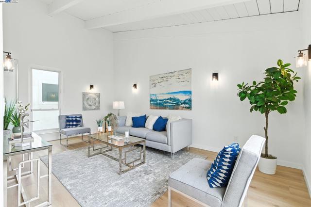 100 Byrne St, Daly City CA: https://media.crmls.org/mediaz/bd756ddc-9383-4b0c-8de0-1c77980da169.jpg