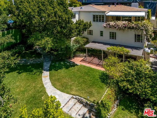 1591 Sunset Plaza Drive, Los Angeles CA: https://media.crmls.org/mediaz/bd75cf46-1829-4329-a25d-1d6c2717f72e.jpg